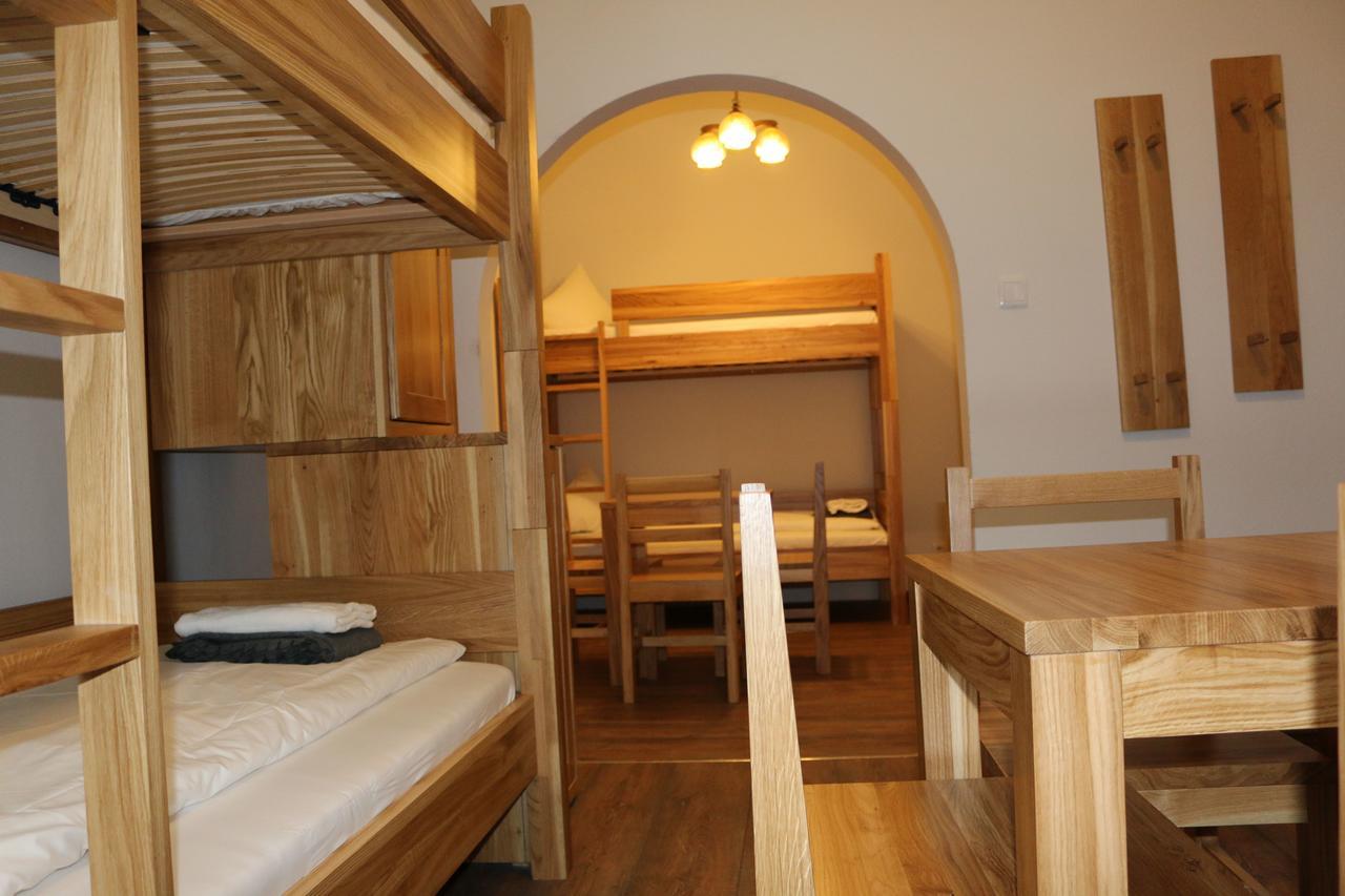 Hotel Sinos 克拉根福 外观 照片