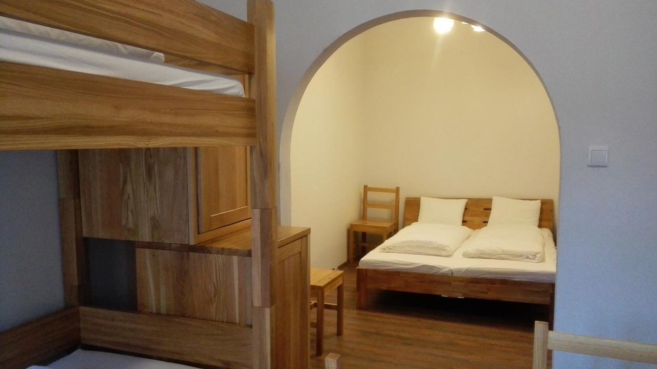 Hotel Sinos 克拉根福 外观 照片